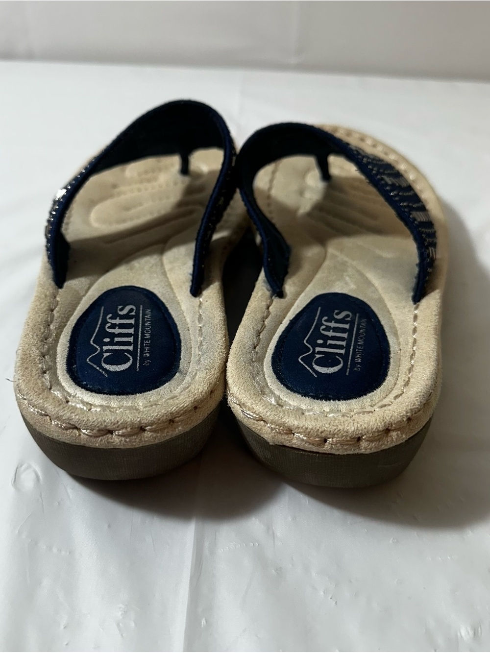 Cliffs by WHITE MOUNTAIN Navy Embellished Thong Sandals Size 7 - Picture 4 of 11